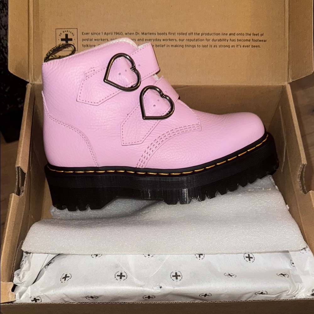 Dr. Martens Devon Pink Lavender Heart Buckle Boots 🩷➕💜
